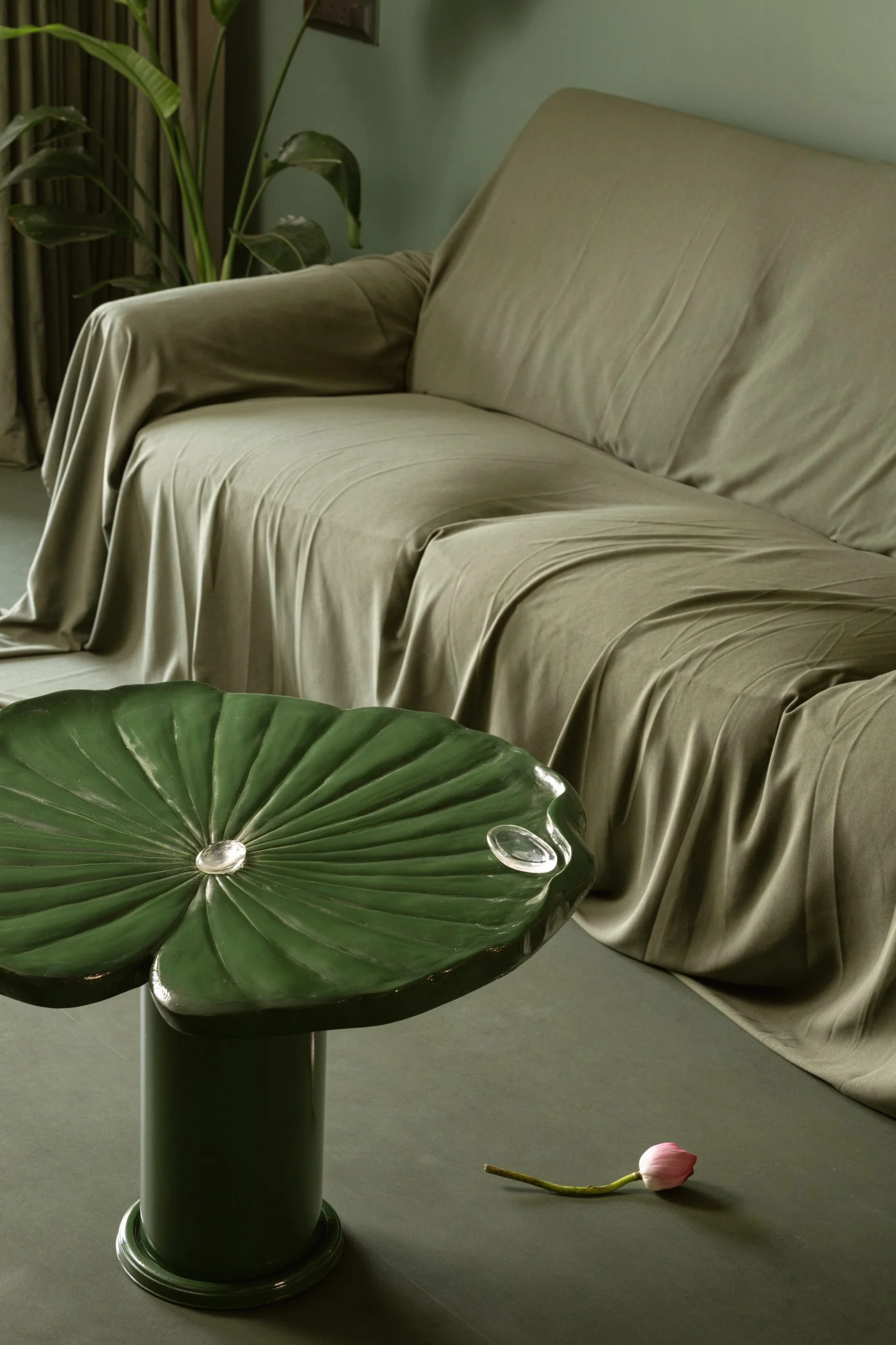 Lily pad-like table